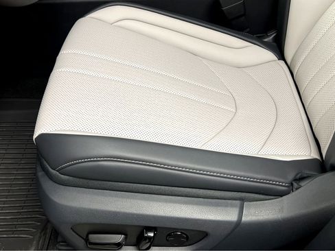 New 2026 Lexus TX 500h AWD image 40