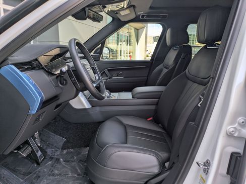 New 2026 Land Rover Range Rover Long Wheelbase SE image 17