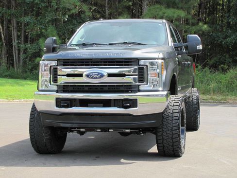 Used 2018 Ford F250 XLT image 10