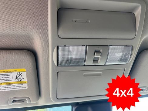 Used 2022 Nissan Frontier SV AWD/4WD image 21