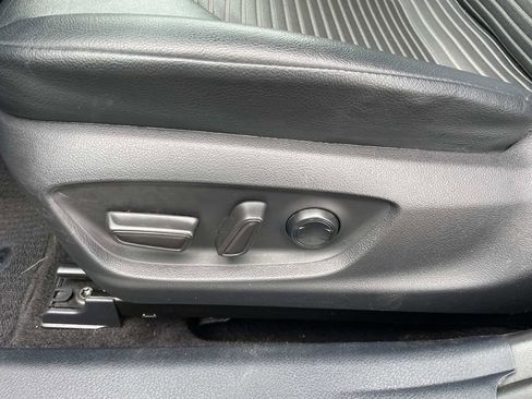Used 2020 Toyota Camry SE FWD image 17