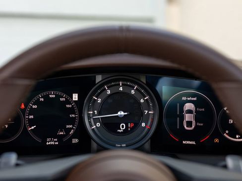 Used 2020 Porsche 911 Carrera 4S w/ Sport Package image 21