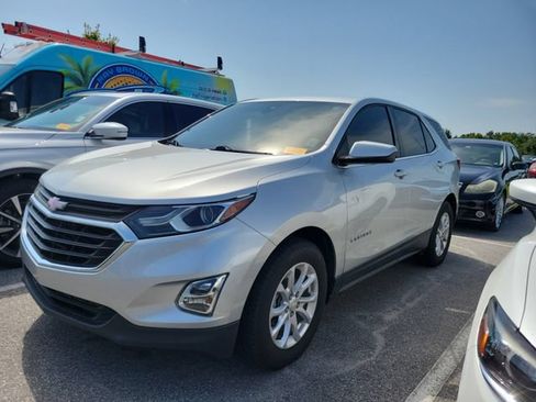 Used 2020 Chevrolet Equinox LT FWD image 2