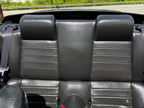 Used 2005 Ford Mustang GT RWD image 17