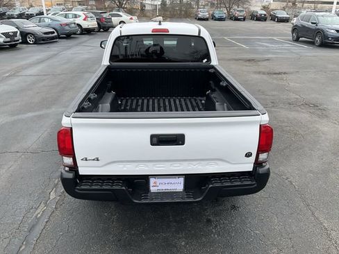 Used 2019 Toyota Tacoma SR image 28
