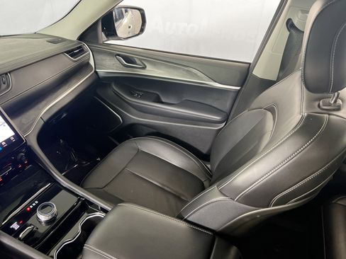 Used 2022 Jeep Grand Cherokee Limited image 24