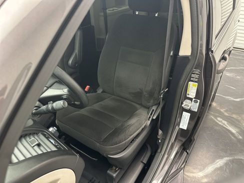 Used 2019 Dodge Grand Caravan SE w/ UConnect Hands-Free Group FWD image 13