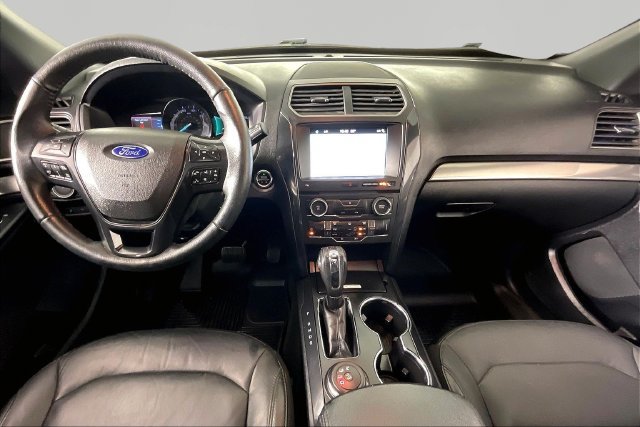 Used 2018 Ford Explorer XLT w/ Equipment Group 202A AWD/4WD image 7