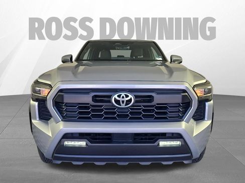 Used 2025 Toyota Tacoma TRD Off-Road AWD/4WD image 2