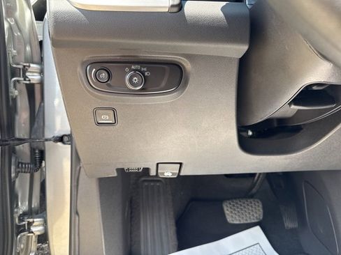 Used 2024 GMC Terrain SLE image 13