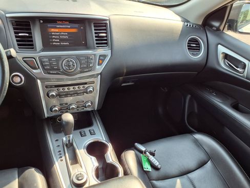 Used 2019 Nissan Pathfinder SL AWD/4WD image 4