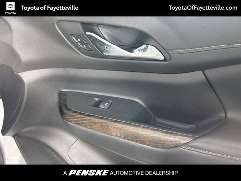 Used 2023 GMC Acadia Denali w/ Denali Ultimate Package FWD image 16