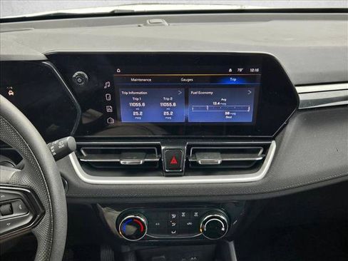 Used 2024 Chevrolet TrailBlazer LT FWD image 13