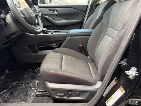 Used 2025 Nissan Rogue SV FWD image 23