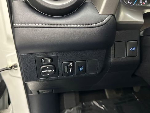 Used 2018 Toyota RAV4 Limited w/ Carpet Mat Package image 23