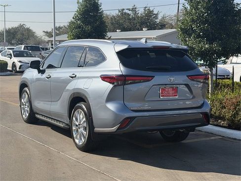 Used 2023 Toyota Highlander Limited image 5