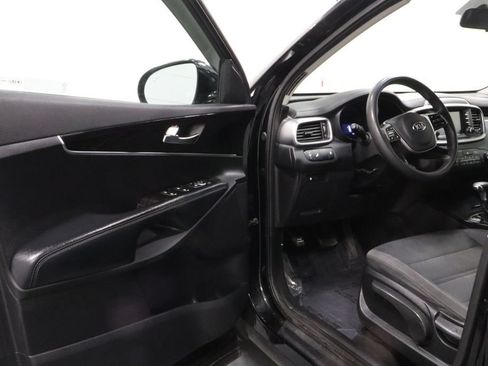 Used 2019 Kia Sorento AWD image 7