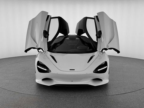 New 2026 McLaren 750S image 9
