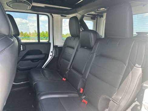 Used 2021 Jeep Wrangler Unlimited Sahara image 27