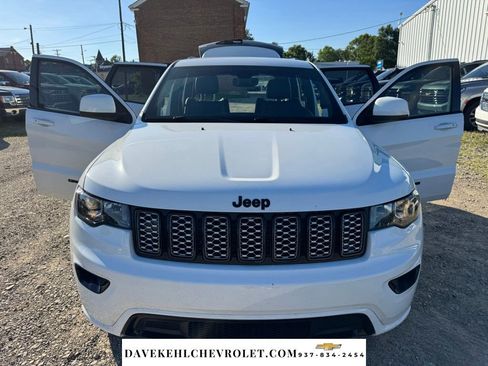 Used 2018 Jeep Grand Cherokee Altitude AWD/4WD image 41