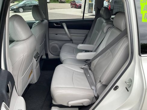 Used 2012 Toyota Highlander SE w/ Tow Pkg AWD/4WD image 26