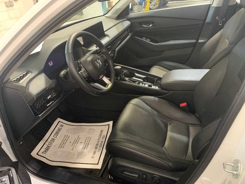 Used 2024 Honda Accord Touring image 9