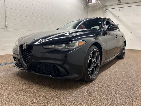 Used 2024 Alfa Romeo Giulia Veloce AWD/4WD image 5