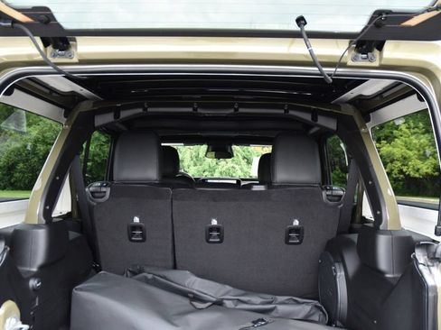 Used 2025 Jeep Wrangler Unlimited Sport AWD/4WD image 34