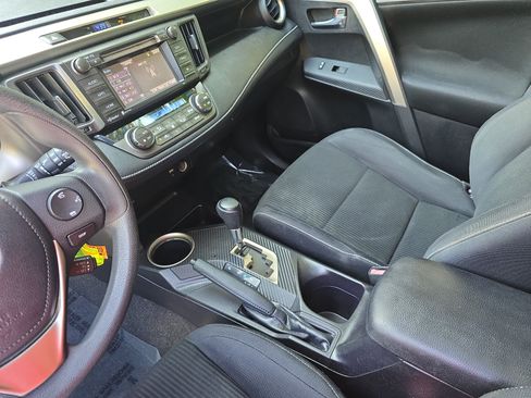 Used 2015 Toyota RAV4 XLE FWD image 22