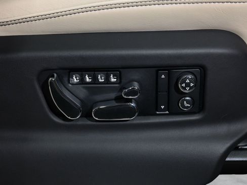 Used 2021 Bentley Bentayga w/ First Edition Specification AWD/4WD image 55