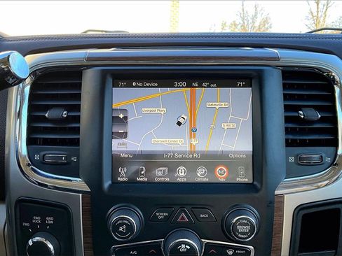 Used 2016 RAM 2500 Laramie w/ Convenience Group image 12