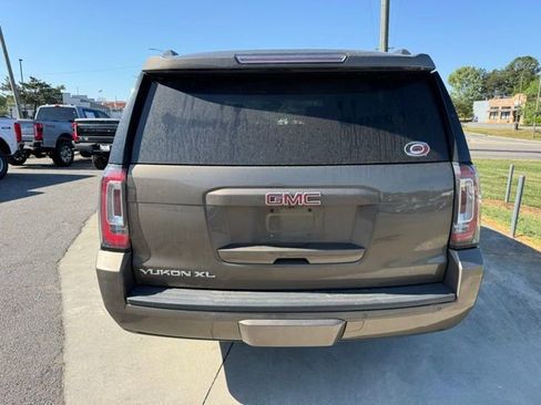 Used 2016 GMC Yukon XL SLT w/ Open Road Package AWD/4WD image 10