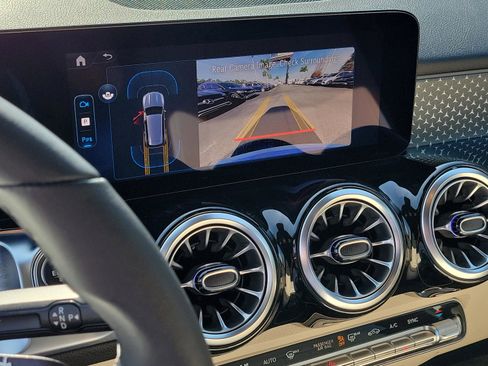 Certified 2025 Mercedes-Benz GLB 250 image 34