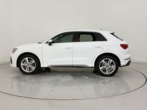 Used 2024 Audi Q3 2.0T Premium w/ Convenience Package AWD/4WD image 2