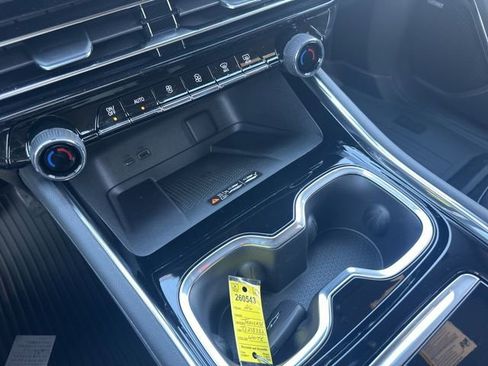 New 2026 Chevrolet Traverse RS w/ LPO, Floor Liner Package image 32