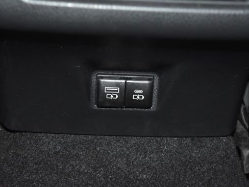 Used 2025 Toyota Camry SE image 21