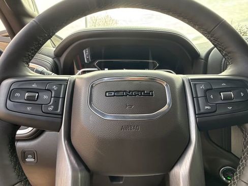Used 2023 GMC Sierra 3500 Denali w/ Technology Package AWD/4WD image 29