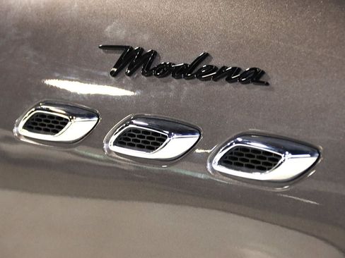 Used 2022 Maserati Levante Modena AWD/4WD image 23