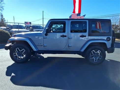 Used 2018 Jeep Wrangler Unlimited Sahara w/ Connectivity Group image 3