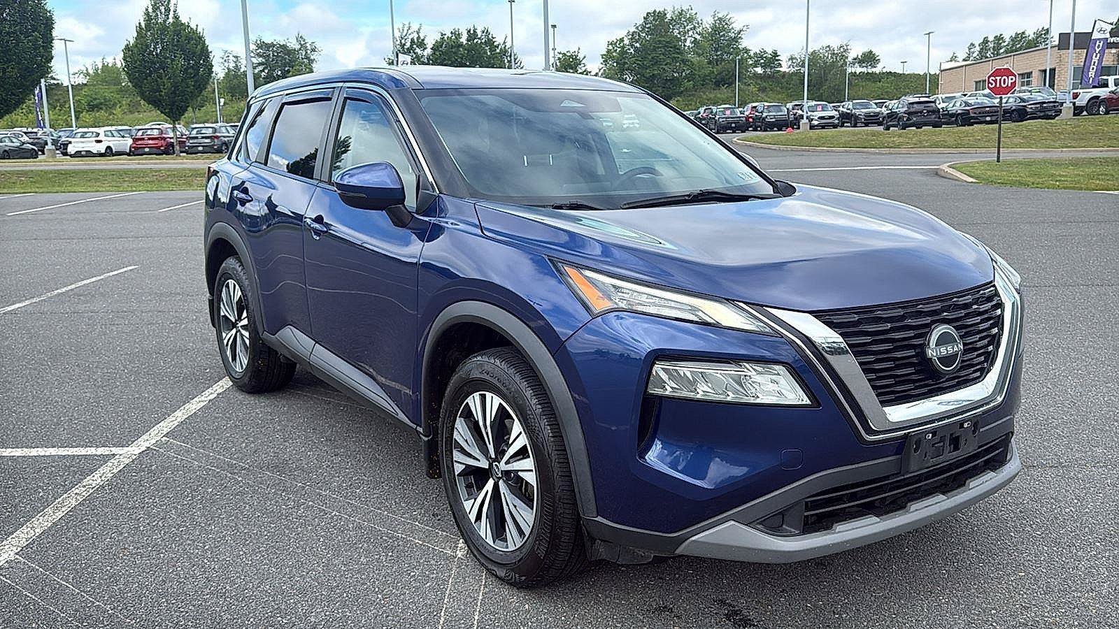Used 2022 Nissan Rogue SV FWD image 1