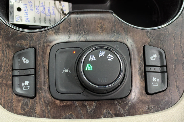 Used 2023 GMC Acadia Denali w/ Denali Technology Package AWD/4WD image 18