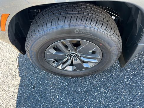 Certified 2025 Nissan Frontier SV w/ SV Convenience Package image 19