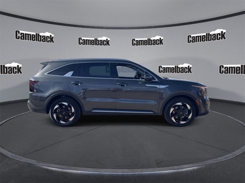 Certified 2025 Kia Sorento EX image 8