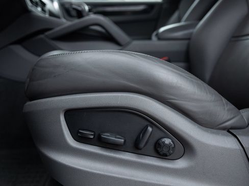 Certified 2023 Porsche Cayenne AWD/4WD image 21