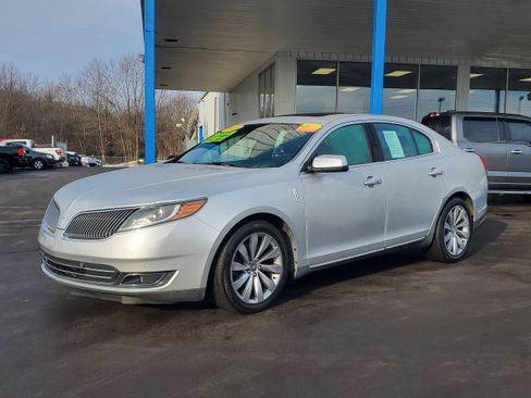 Used 2016 Lincoln MKS image 2