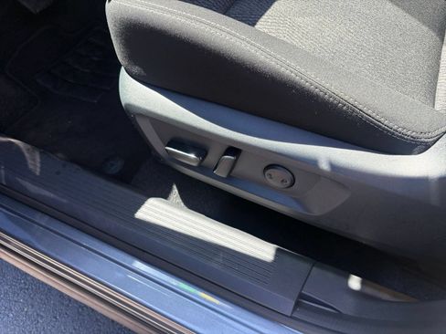 Used 2025 Nissan Rogue SV FWD image 22