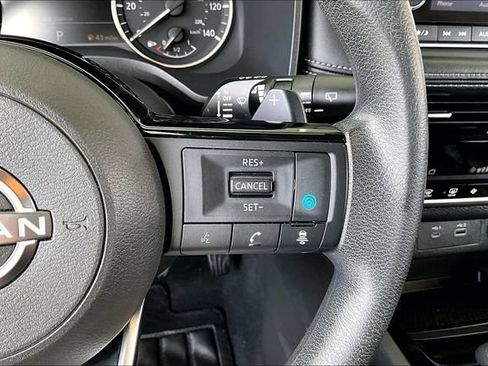 Used 2022 Nissan Rogue SV FWD image 11