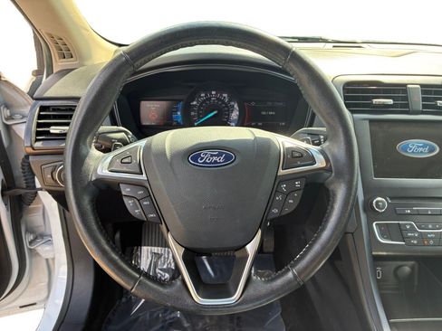 Used 2018 Ford Fusion SE w/ Equipment Group 201A FWD image 15
