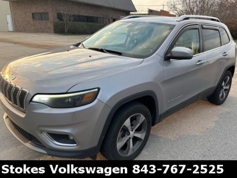 Used 2019 Jeep Cherokee Limited image 2