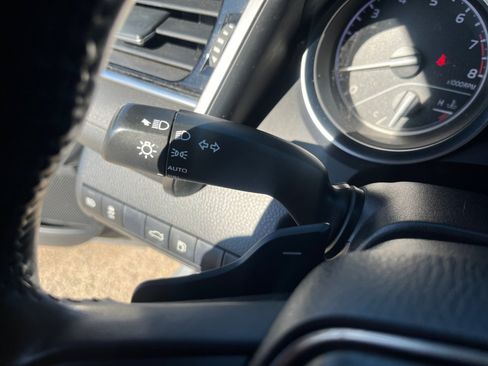 Used 2018 Toyota Camry SE image 12